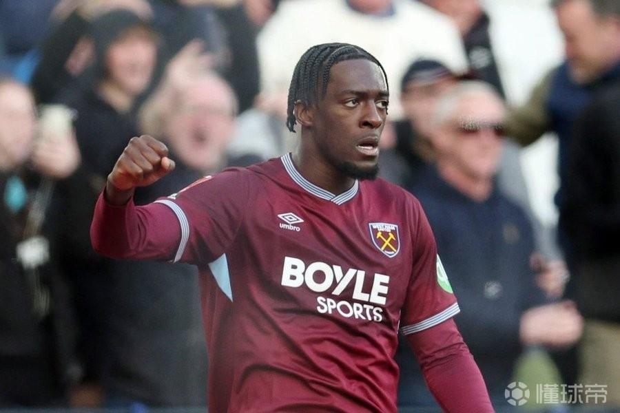 记者：若西汉姆不降级迪萨西愿永久转会，赛季末将与蓝军谈判